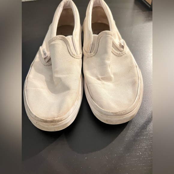 White vans - Picture 2 of 5
